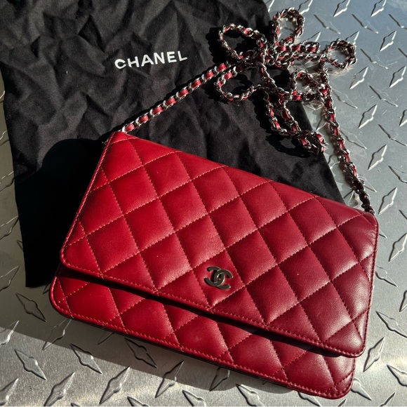 Chanel Classic Lambskin Quilted Wallet On Chain in Red - Picture 4 of 9